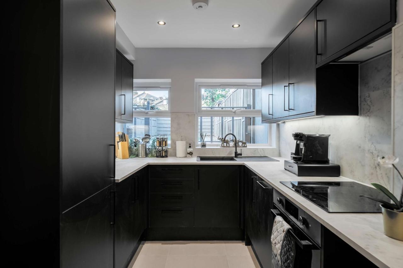 Stunning 3 Bed 3 Bath Townhouse Appartement